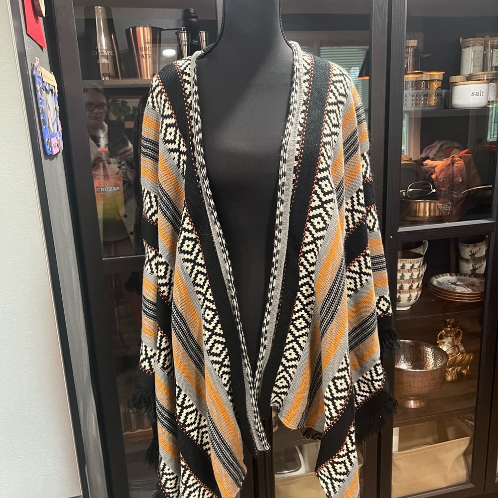NWOT Boho Striped Geometric Patterned Poncho